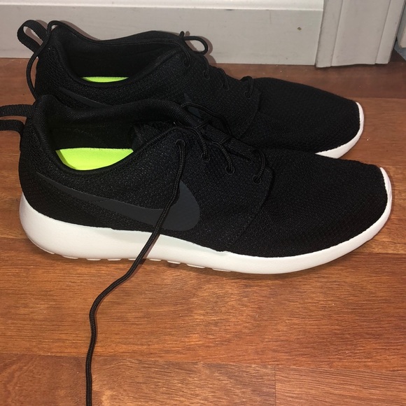 black nikes with white soles